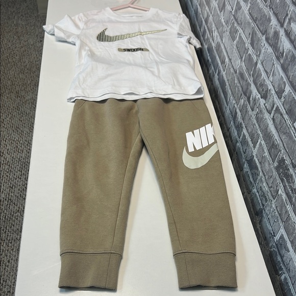 Boy's Nike Kids‎ set - Picture 8 of 9